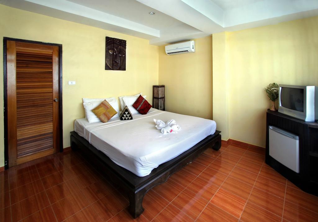 Karon Beach Pool Hotel Phuket Room photo